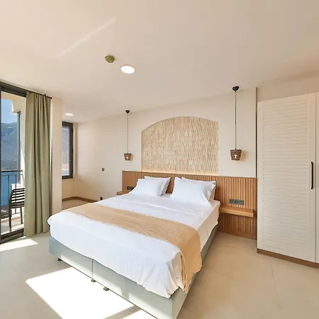 Lyxos Hotel *