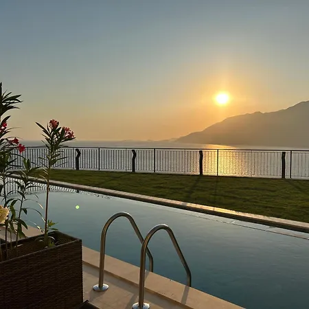 Lyxos Hotel *