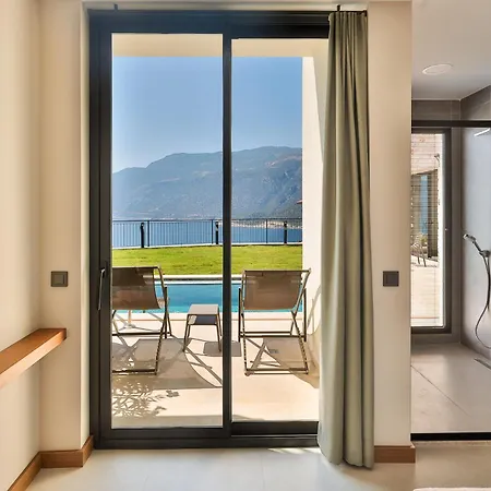Lyxos Hotel *