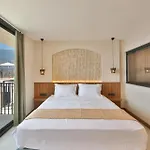 Lyxos Hotel *